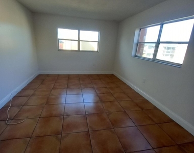 3610 Nw 21st - Photo Thumbnail 3