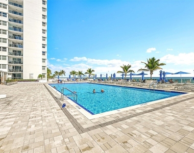 1880 S Ocean Drive - Photo Thumbnail 6