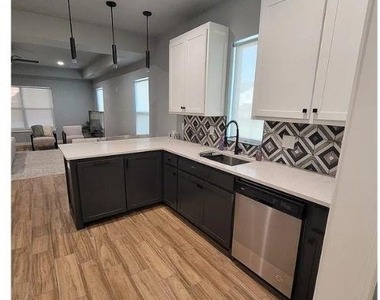 1615 Ne 9th Street - Photo Thumbnail 5