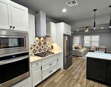 1615 Ne 9th Street - Photo Thumbnail 6