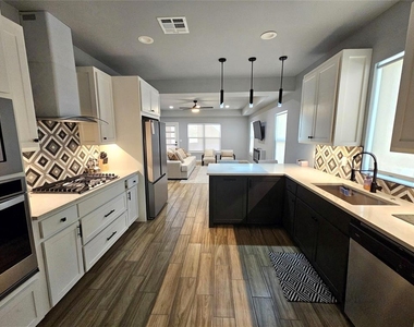 1615 Ne 9th Street - Photo Thumbnail 7