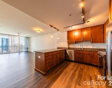 215 N Pine Street - Photo Thumbnail 32