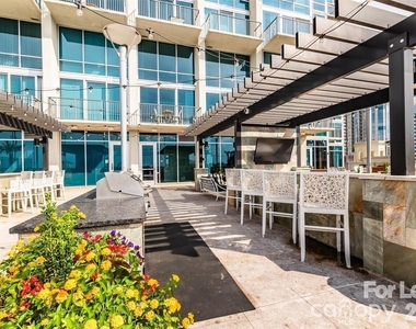 215 N Pine Street - Photo Thumbnail 7