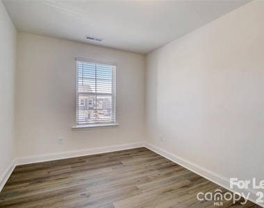 3853 Hayden Lane - Photo Thumbnail 8
