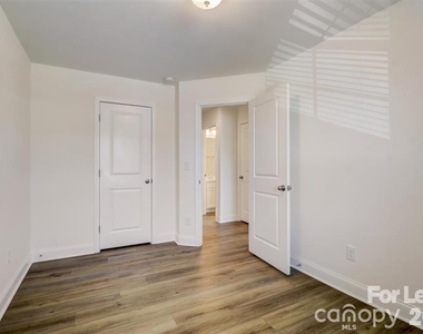 3853 Hayden Lane - Photo Thumbnail 9