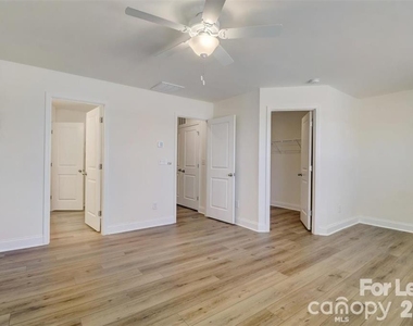 3845 Hayden Lane - Photo Thumbnail 8