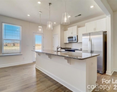 3845 Hayden Lane - Photo Thumbnail 4