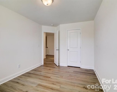 3845 Hayden Lane - Photo Thumbnail 13