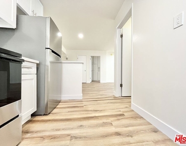 1784 N Sycamore Ave - Photo Thumbnail 3