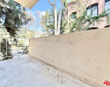 1784 N Sycamore Ave - Photo Thumbnail 13