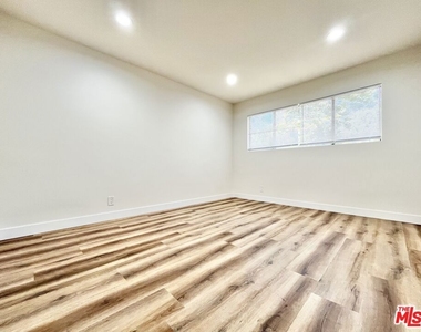1784 N Sycamore Ave - Photo Thumbnail 7