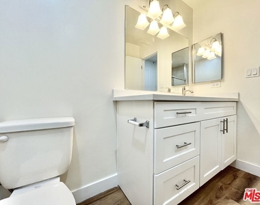 1784 N Sycamore Ave - Photo Thumbnail 12