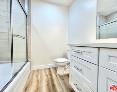 1784 N Sycamore Ave - Photo Thumbnail 11
