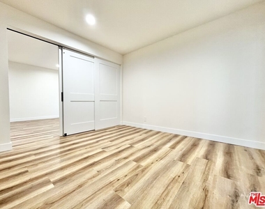 1784 N Sycamore Ave - Photo Thumbnail 5