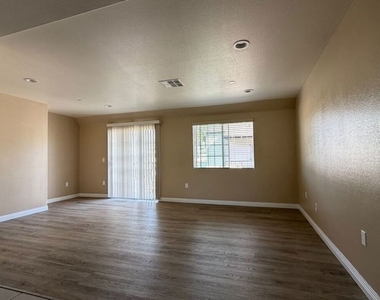 1210 W 39th Street - Photo Thumbnail 4