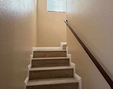 1210 W 39th Street - Photo Thumbnail 3