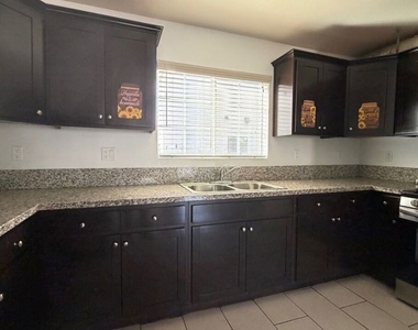 1210 W 39th Street - Photo Thumbnail 5