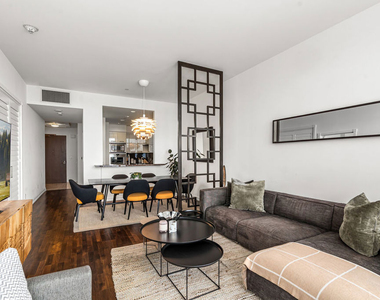 900 W Olympic Boulevard - Photo Thumbnail 10
