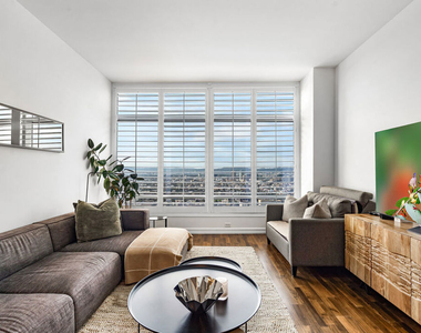 900 W Olympic Boulevard - Photo Thumbnail 9