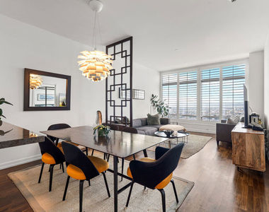 900 W Olympic Boulevard - Photo Thumbnail 2