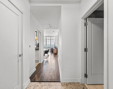 900 W Olympic Boulevard - Photo Thumbnail 16