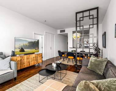 900 W Olympic Boulevard - Photo Thumbnail 8