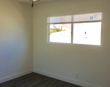 1353 W 36th Place - Photo Thumbnail 7