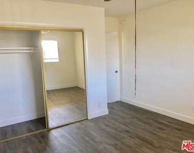 1353 W 36th Place - Photo Thumbnail 4