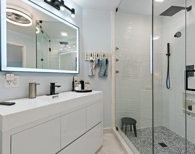 310 Se Denver Avenue - Photo Thumbnail 44