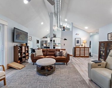 310 Se Denver Avenue - Photo Thumbnail 33