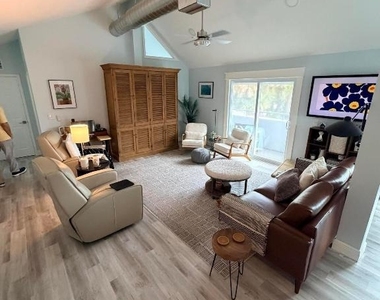 310 Se Denver Avenue - Photo Thumbnail 6