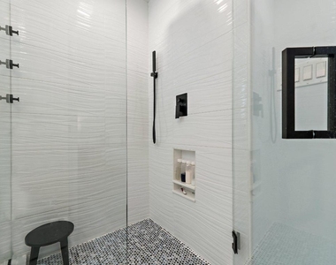 310 Se Denver Avenue - Photo Thumbnail 45