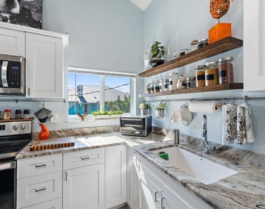 310 Se Denver Avenue - Photo Thumbnail 40