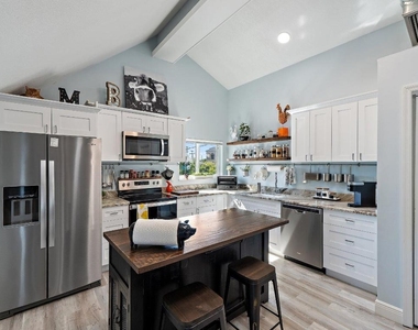 310 Se Denver Avenue - Photo Thumbnail 37