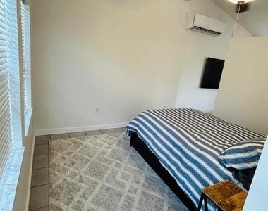 1134 6th Street - Photo Thumbnail 3