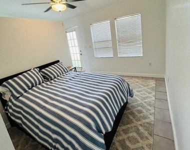 1134 6th Street - Photo Thumbnail 4