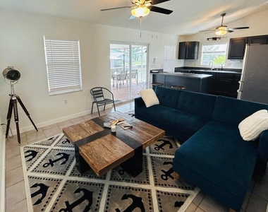 1134 6th Street - Photo Thumbnail 5