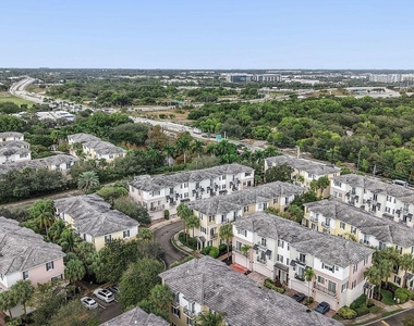 560 Nw 39th Circle - Photo Thumbnail 6