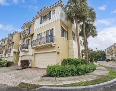 560 Nw 39th Circle - Photo Thumbnail 4