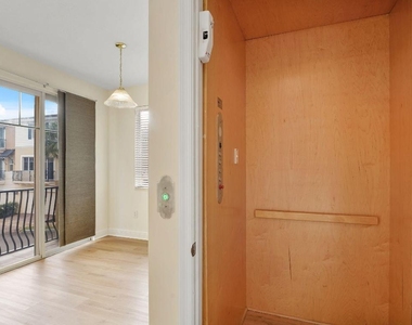 560 Nw 39th Circle - Photo Thumbnail 7