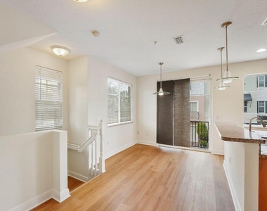 560 Nw 39th Circle - Photo Thumbnail 17