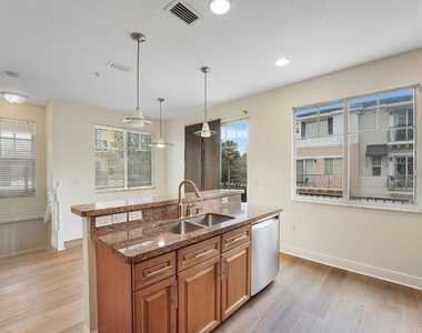560 Nw 39th Circle - Photo Thumbnail 16