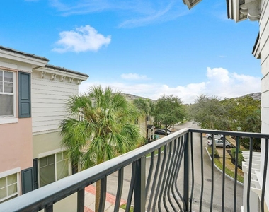 560 Nw 39th Circle - Photo Thumbnail 28