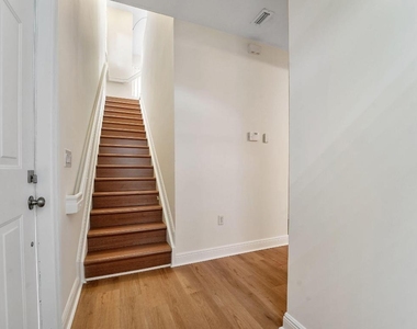 560 Nw 39th Circle - Photo Thumbnail 15