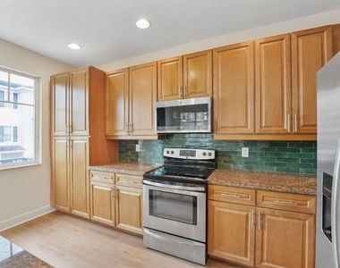560 Nw 39th Circle - Photo Thumbnail 12