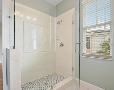 560 Nw 39th Circle - Photo Thumbnail 27