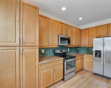 560 Nw 39th Circle - Photo Thumbnail 14