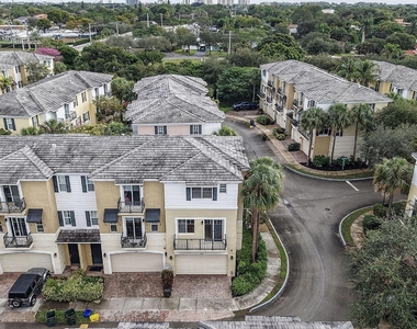 560 Nw 39th Circle - Photo Thumbnail 5