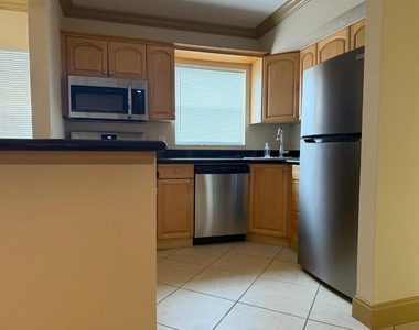 744 Ne 14th Avenue - Photo Thumbnail 4