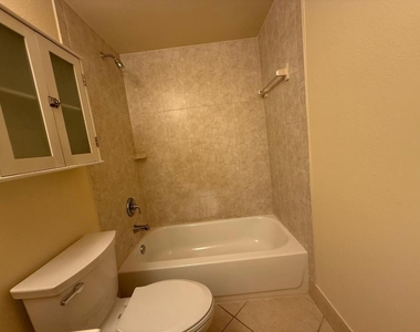 744 Ne 14th Avenue - Photo Thumbnail 7